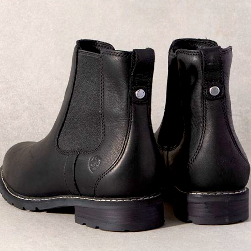 NWOT Ariat Boots